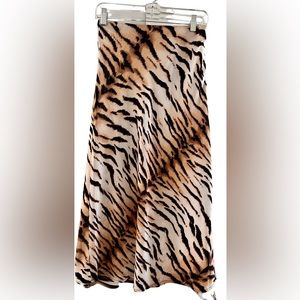 Forever 21 animal print skirt